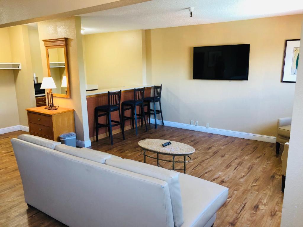 Room image 4